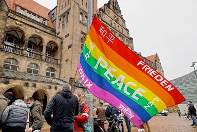 Kundgebung in Chemnitz: "Für Frieden und Abrüstung - gegen atomare Zerstörung" - Aufgrund der Coronapandemie fällt dieses Jahr der Ostermarsch jedoch aus, stattdessen gibt es auf dem Neumarkt eine Kundgebung. Foto: Harry Haertel/Haertelpress