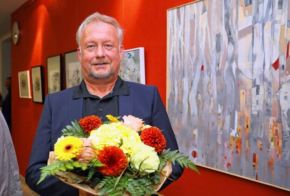 Kunsterziehungslehrer präsentiert seine Malerei und Grafik in Werdau - Uwe Feustel stellt im Werdauer Verwaltungszentrum aus. Foto: Michel