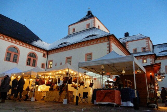 Kunsthandwerkermarkt auf Schloss Augustusburg - Am Wochenende findet der beliebte Kunsthandwerkermarkt auf Schloss Augustusburg statt. Foto: Maik Bohn