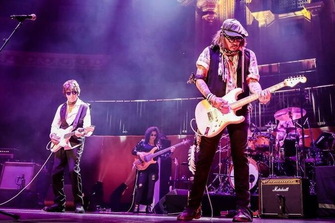 Im Rahmen von zwei Deutschland-Konzerten steht Johnny Depp gemeinsam mit Jeff Beck auf der Bühne.