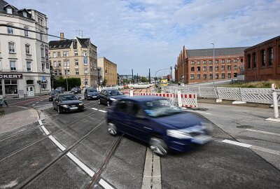 Länger als geplant: Diese Bauarbeiten in Chemnitz verzögern sich - Diesw Maßnahmen umfassen nicht nur die Erneuerung des Gleiskörpers und der Fahrleitung, sondern beinhalten auch die barrierefreie Modernisierung von vier Haltestellenpaaren.  Foto: Andreas Seidel