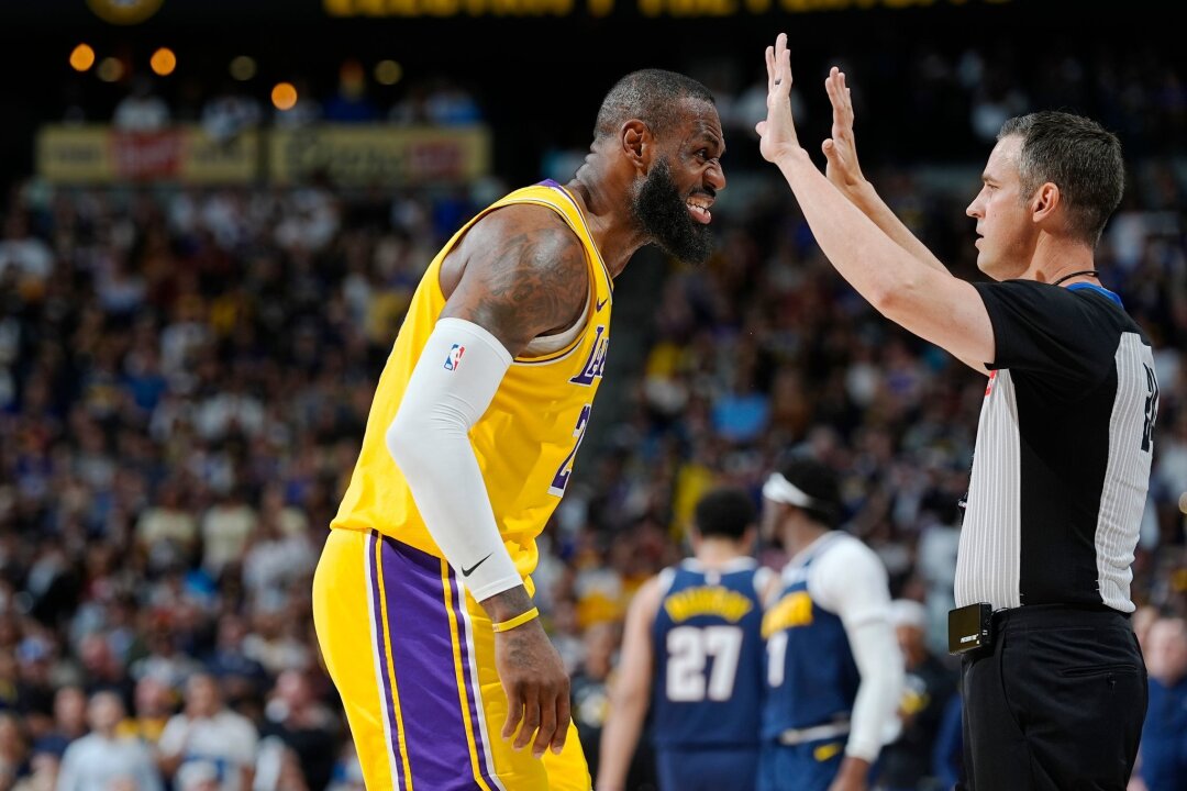 Lakers scheitern in NBA-Playoffs - James' Zukunft ungewiss - NBA-Superstar LeBron James ist mit den Los Angeles Lakers in den Playoffs gescheitert.