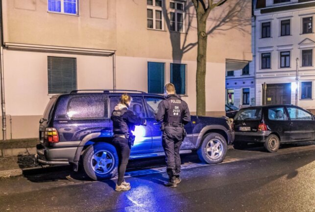 Landeskriminalamt ermittelt wegen schweren Landfriedensbruch - Mehrere Personen zogen am Samstagabend durch die Comeniusstraße und beschädigten Gebäude. Foto: ArcheoPix
