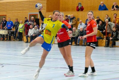 Landespokal soll Marienbergs Handballerinnen Schwung verleihen - Drei HSV-Tore gingen auf das Konto von Kristin Tippmann-Wendrock. Foto: Andreas Bauer