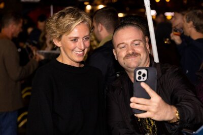 "Langweilig wird mir nicht": Schauspielerin Franziska Machens verrät, was sie gerade glücklich macht - Bei der Premiere ihres Kinofilms "Lieber Kurt" beim Zurich Film Festival 2022 hatte Franziska Machens Spaß auf dem Roten Teppich.