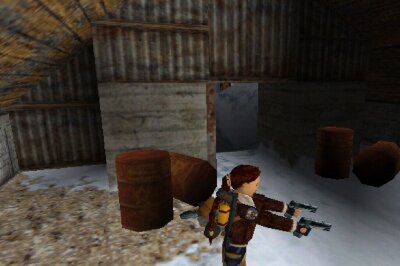 Lara Croft vor dem Comeback: So sehr hat sich die "Tomb Raider"-Heldin im Lauf der Zeit verändert - "Tomb Raider" war ein voller Erfolg, Teil zwei kam bereits ein Jahr später auf den Markt. In der Fortsetzung hat Lara eine noch engere Wespentaille und prallere Oberweite. Außerdem darf sie ihre kantig-knackigen Reize zum ersten Mal in allerlei unterschiedlichen Outfits zur Geltung bringen.