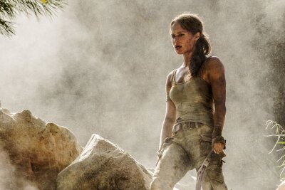 Lara Croft vor dem Comeback: So sehr hat sich die "Tomb Raider"-Heldin im Lauf der Zeit verändert - Sie ist die Neue: Die Schwedin Alicia Vikander spielt Lara Croft im "Tomb Raider"-Reboot, das 2018 in die Kinos kam. Definitiv eine der besseren Spiele-Umsetzungen für die große Leinwand.