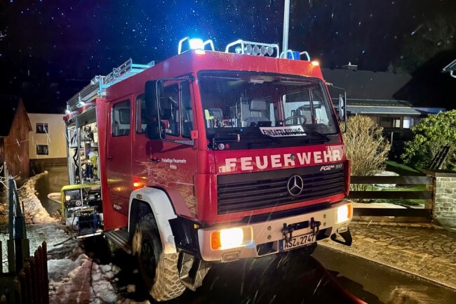 Laubenbrand in Pöhla: Schuppen brennt komplett aus - Laubenbrand in Pöhla
