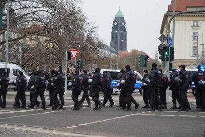 Lauter Protest gegen Neonazi-Aufzug in Dresden: Großeinsatz der Polizei -  Die Polizei ist am heutigen Samstag in Dresden im Grosseinsatz. Foto: xcitepress/Benedict Bartsch