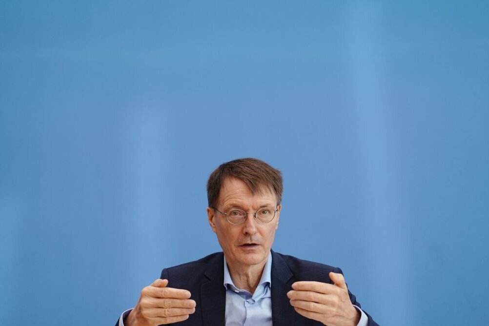 Karl Lauterbach: Gesundheitsminister Karl Lauterbach ist in Sorge wegen der Omikron-Variante.