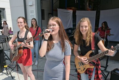 Lebenshilfe Stollberg hat buntes Sommerfest gefeiert - Beim Sommerfest aufgetreten sind die Red Berries von der Kreismusikschule. Foto: Ralf Wendland