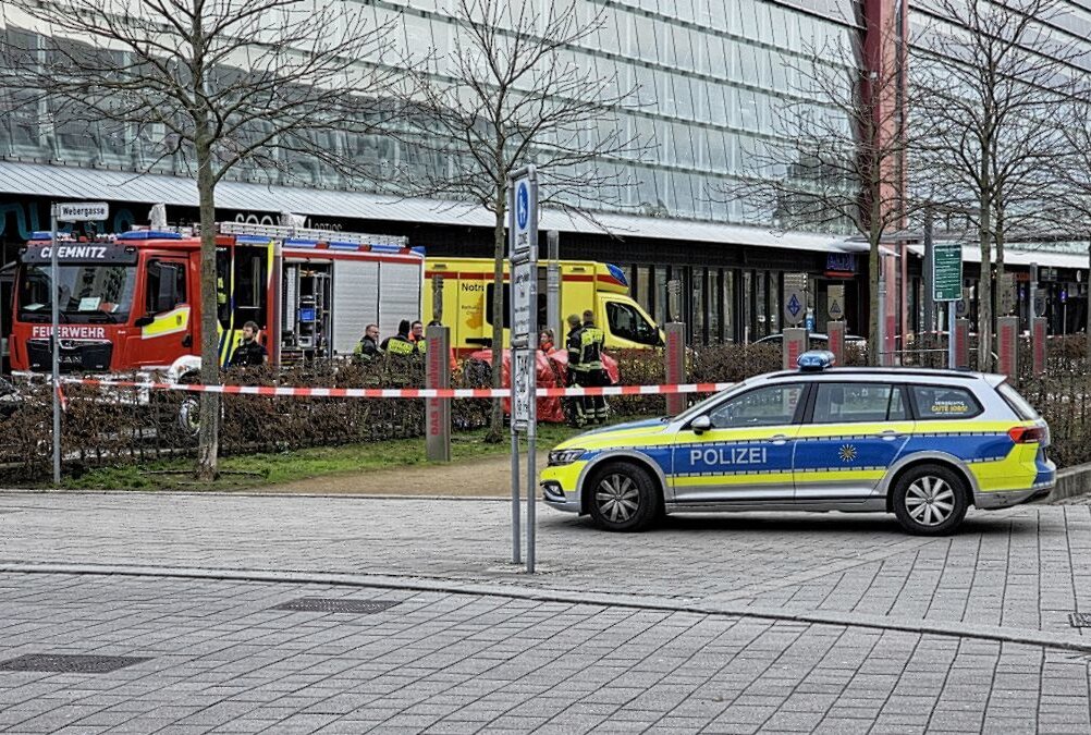 Leblose Person am Chemnitzer Wall gefunden - Ermittlungen laufen: Tote Person in Chemnitz gefunden, möglicher medizinischer Notfall. Foto: Harry Haertel