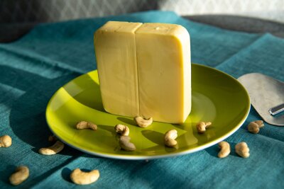 Leckere Sache: Das sind die aktuellen Käse-Trends - Käse aus Cashewkernen ist relativ fettarm, hat dafür aber viel Magnesium.