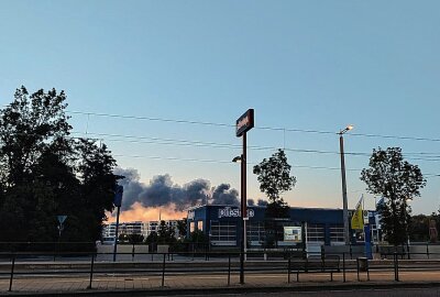 Leipzig: Großbrand in Abfallbetrieb - Großbrand in Leipzig. Foto: Vanessa Schwarzer