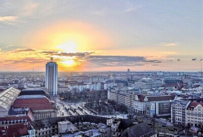 Leipzig verzeichnet sachsenweit die meisten Einbürgerungen - Symbolbild. Über Leipzig geht die Sonne auf. Foto: 2052920/Pixabay