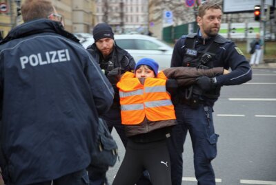 Letzte Generation protestiert in Leipzig - Die Letzte Generation hat heute in Leipzig protestiert. Foto: Christian Grube