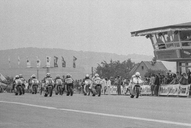 Das Sachsenring-Rennen 1990 stand ganz im Zeichen der Klasse Superbike / Foto: Bernd Wohlgemuth / Archiv Thorsten Horn