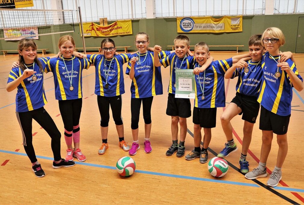 Leubsdorfer Team gewinnt beim Schulwettbewerb - Beim Wettbewerb "Ball über das Netz" hatte das Team der Grundschule Leubsdorf die Nase vorn. Foto: Knut Berger