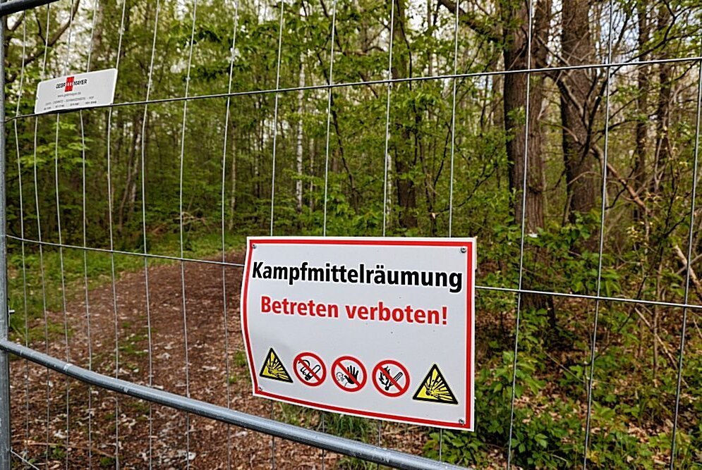 Lichtenau: Waldwege wegen Beseitigung von Kriegshinterlassenschaften gesperrt - In Lichtenau werden aktuell Kriegshinterlassenschaften des 1 und 2. Weltkrieges beseitigt. Foto: Harry Härtel 