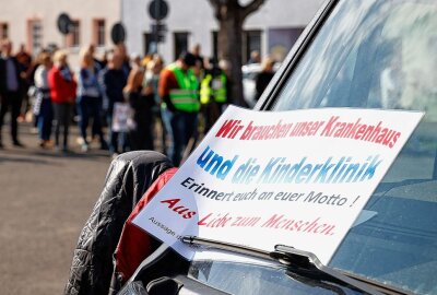 Lichtenstein: Schließung der Kinderklinik wird nicht hingenommen - Forderungen und Botschaften waren klar: Das DRK soll die stationäre Kinderklinik erhalten. Foto: Markus Pfeifer