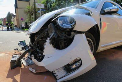 Lichtentanne: vier Verletzte bei Unfall mit Rettungswagen - Unfall in Lichtenau - vier Verletzte. Foto: Niko Mutschmann