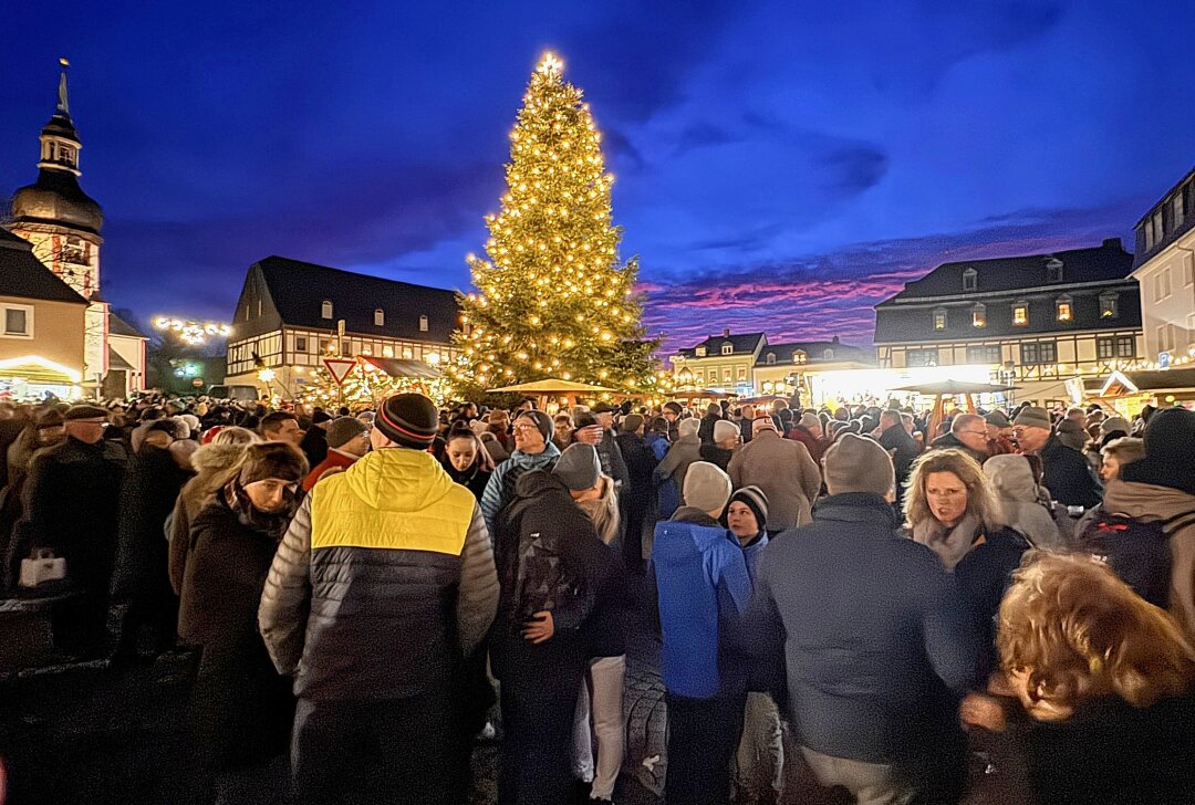 Lichtmeß: Weihnachtszeit in Zwönitz offiziell beendet - In Zwönitz ist heute Lichtmeß gefeiert worden und damit endet auch dort die Weihnachtszeit. Foto: Ralf Wendland
