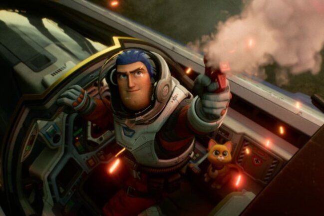Space Ranger Buzz Lightyear bekommt es bei seinem ersten eigenen Kino-Auftritt mit einem intergalaktischen Bösewicht zu tun. Die Roboter-Katze Sox unterstützt ihn bei seiner schwierigen Mission.