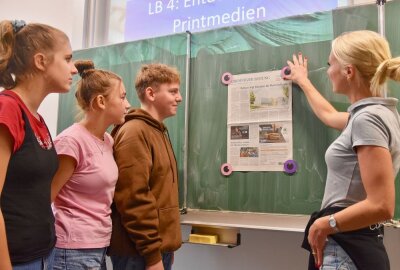 Limbach-Oberfrohna: Freie Presse als Unterrichtsmaterial der Schule? - Schüler in Limbach Oberfronau studieren Schule.Foto: Steffi Hofmann 