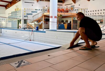 Limbomar macht sich für Gäste schick - Kein Wasser mehr im Schwimmbad: Ab dem Wochenende ist das Limbomar geschlossen, für die jährliche Grundreinigung. Foto: Steffi Hofmann