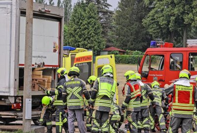 LKW-Fahrer in Auflieger eingeschlossen: Einsatz in Oberlungwitz - In Oberlungwitz kam es zu einem Feuerwehreinsatz. Foto: Andreas Kretschel