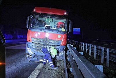 LKW-Fahrer verletzt: Unfall auf der A4 bei Dresden - Auf der A4 kam es in der Nacht zu Montag zu einem Unfall. Foto: Roland Halkasch