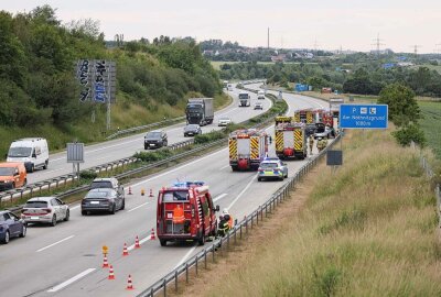 LKW kollidiert mit zwei PKW auf A17: Eine Verletzte - Auf der A17 kam es zu einem Verkehrsunfall. Foto: xcitepress