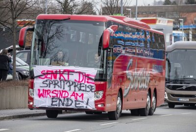 LKW- und Busfahrer demonstrieren in Annaberg-Buchholz - Die LKWs und Busse demonstrieren und sorgen für Verkehrsbehinderungen. Foto: B&S