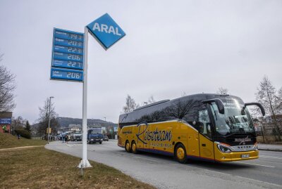 LKW- und Busfahrer demonstrieren in Annaberg-Buchholz - Die LKWs und Busse demonstrieren und sorgen für Verkehrsbehinderungen. Foto: B&S