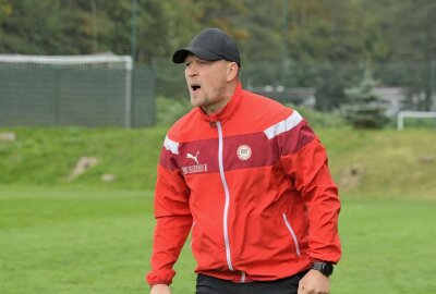 Lößnitzer holen sich Selbstvertrauen - FCL-Trainer Enrico Kern. Foto: Ralf Wendland