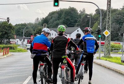 Lößnitzer Radl-Ohmd führte bis nach Burgstädtel - Beim "Radl-Ohmd" in Lößnitz zählte man gestern über 20 Teilnehmer. Foto: Ralf Wendland