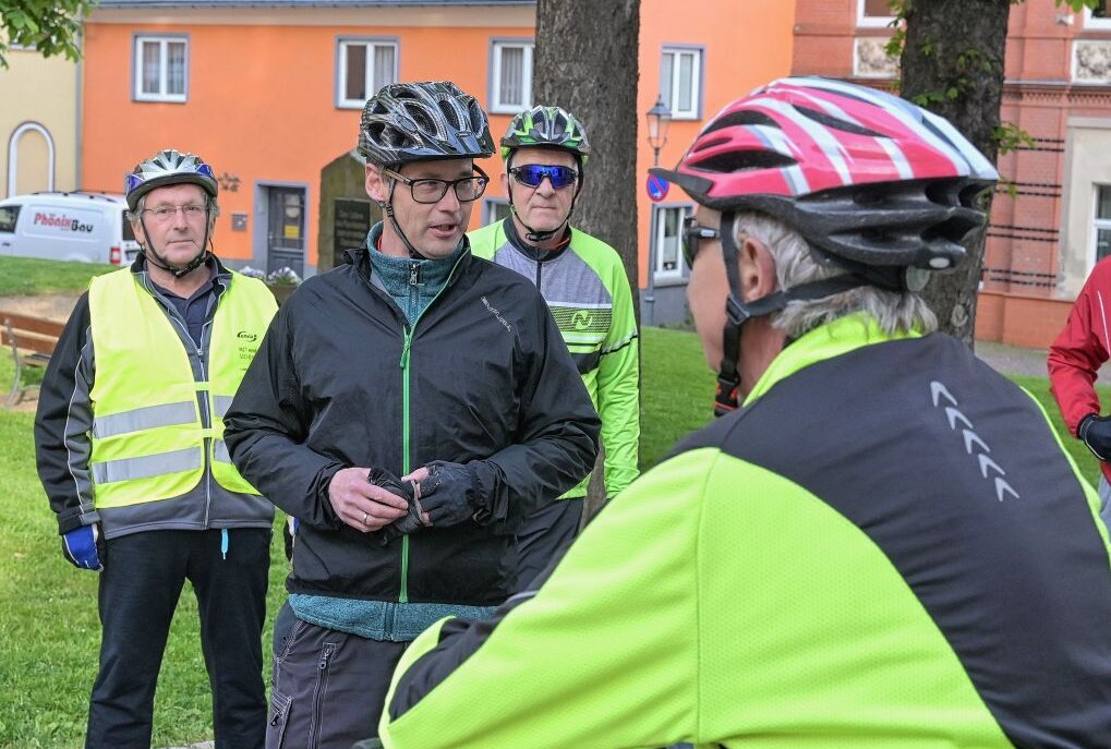 Lößnitzer Radl-Ohmd ist gestartet - Beim Radl-Ohmd dabei war auch Bürgermeister Alexander Troll. Foto: Ralf Wendland