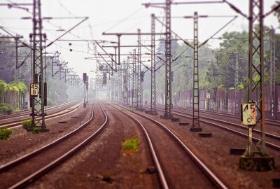 Lokführer-Streik in den Ferien: Bahnkunden müssen sich auf Verzögerungen einstellen - Symbolbild. Foto: pixabay / MichaelGaida