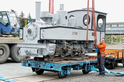 Lokverladung: HF 2738 bereit zum Transport nach Einbeck - Die Heeresfeldbahn HF 2738 wird für die Fahrt nach Einbeck vorbereitet. Foto: Harry Härtel