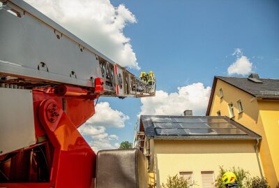 Lugau: Solaranlage in Brand - Am Sonntagnachmittag gegen 14.45 Uhr kam es erneut zu einem Einsatz für die Kameraden aus Lugau und Niederwürschnitz. Foto: André März