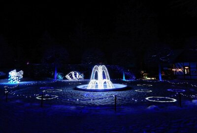 "Lumagica" verwandelt Schlosspark Lichtenwalde in winterliches Lichtermeer - Die "Lumagica" Lichterwelt und der Schnee der letzten Tage erzeugt im Schlosspark Lichtenwalde eine besonders magische Atmosphäre. Foto: Maik Bohn