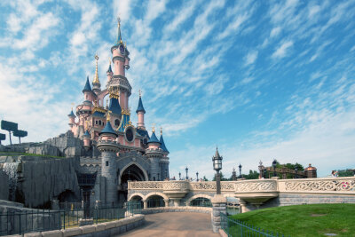 Lust auf Action? Das sind die Top 25 Freizeitparks Europas - Das Disneyland in Paris feiert in diesem Jahr seinen 30. Geburtstag. 