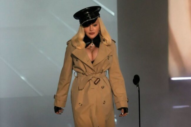 Bei ihrem eigenen Biopic wird Queen of Pop Madonna die Regie übernehmen und ist auch am Drehbuch beteiligt.