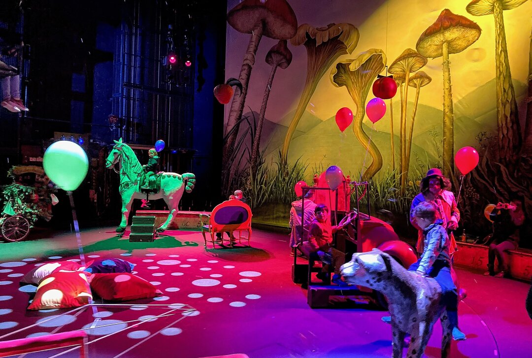 Märchenhafte Einblicke in Bühnenwelt - Im Spinnbau wird am Samstag das Spielzeiteröffnungsfest gefeiert. Foto: Steffi Hofmann