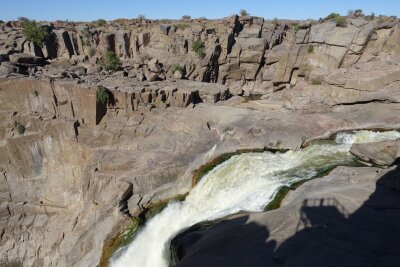 Mal Wein, mal wild: Südafrikas faszinierende Vielfalt - Augrabies Falls: Im gleichnamigen Nationalpark stürzt der Wasserfall in eine Schlucht - ein Naturschauspiel.