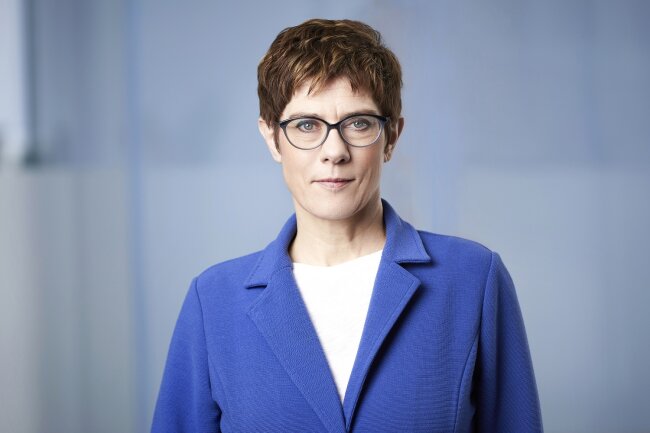 "Manöver" - CDU-Vorsitzende und Verteidigungsministerin Annegret Kramp-Karrenbauer.