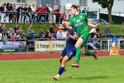 Marienberg bejubelt Sieg im Kellerduell der Oberliga Süd - Bis zum Schluss kam es auf jeden Zweikampf an. Foto: Andreas Bauer