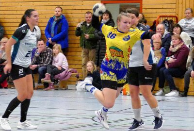 Marienberg: Handballerinnen erleben Sportunterricht der etwas anderen Art - Am treffsichersten war für Marienberg Lisa Rohrlapper mit neun Toren. Foto: Andreas Bauer