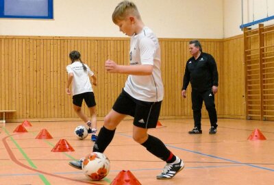 Marienberger DFB-Stützpunkt geht neue Wege - Um Fußballtalente zu finden und zu fördern, setzt Trainer Peter Fritzsche auf Tipps aus den Vereinen. Foto: Andreas Bauer