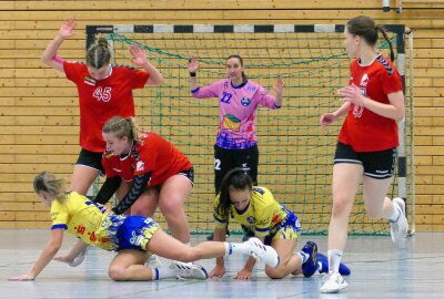 Marienberger Handballerinnen mit neuem Trainergespann auf Erfolgskurs - Um jeden Ball wurde mit Leidenschaft gekämpft. Foto: Andreas Bauer